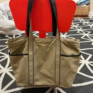 EUC Lululemon Daily Multi-pocket Tote